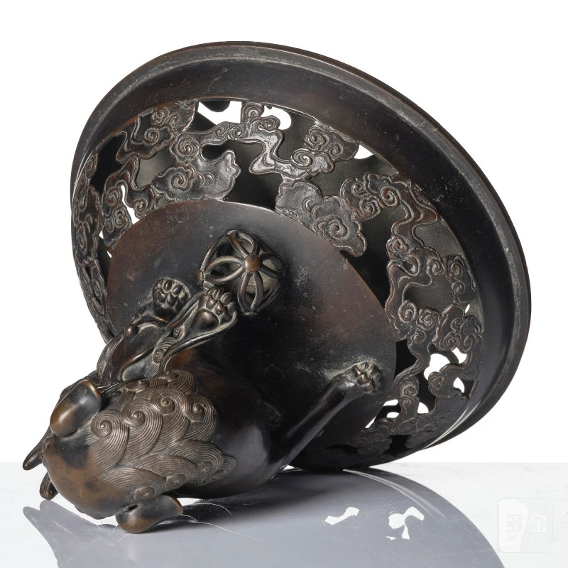 A large bronze censer with cover, - 图7